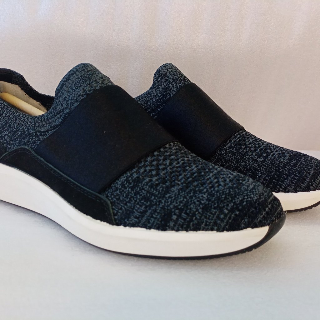 Clarks Women's Un-Rio-Knit Black Knit Size 7 Women's